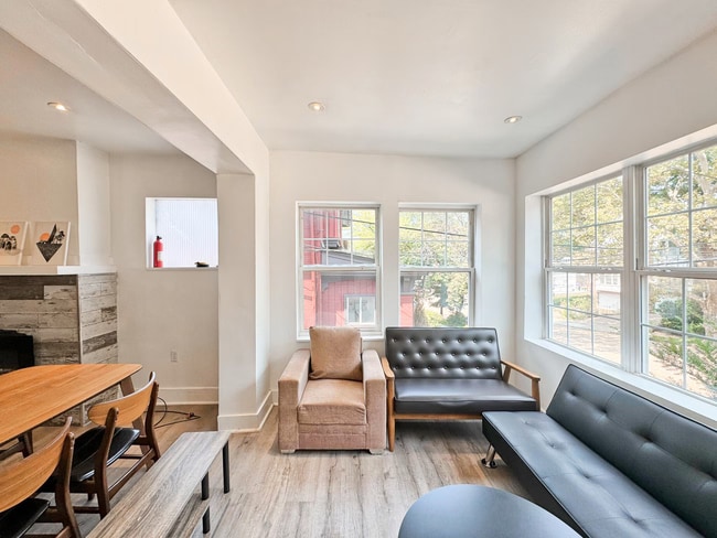 Photo - 5834 Phillips Ave Unit Apartment 2