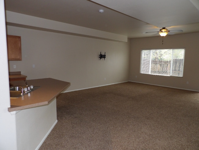 Photo - 802 Red Thistle View