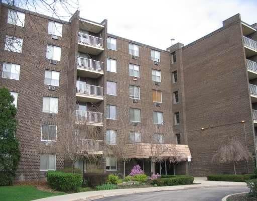 Building Photo - 225 S Rohlwing Rd Unit 317