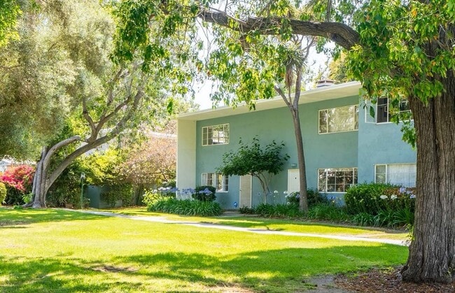 Building Photo - 5161 Village Green