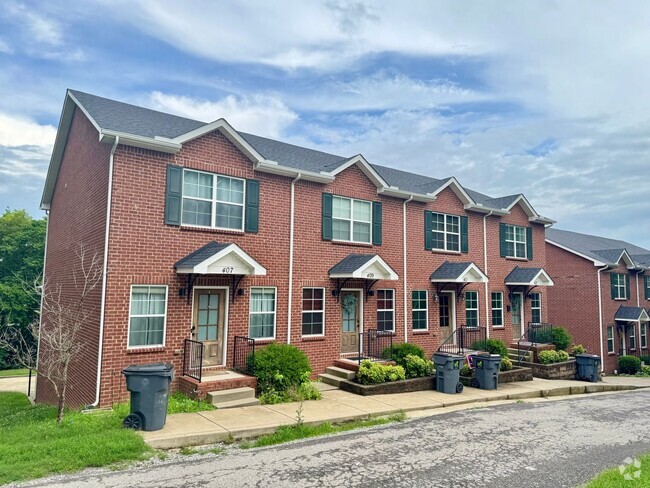 Building Photo - Luxury Townhouse! 2 Bed/2.5 Bath, 1 Car ga...