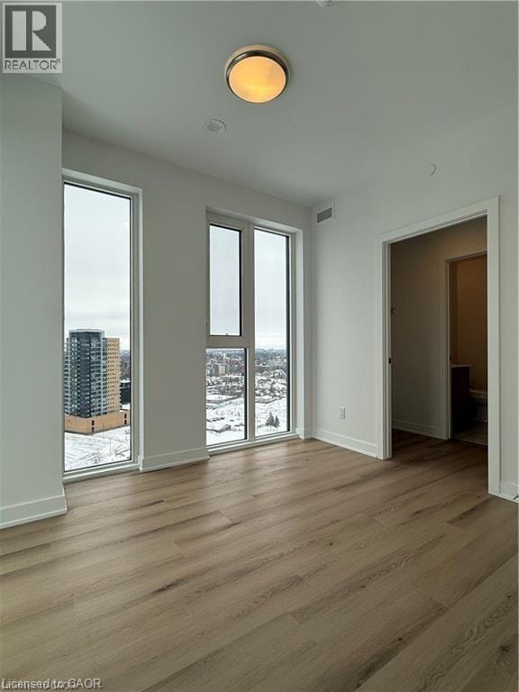 Photo - 25 Wellington St S Unit 1812