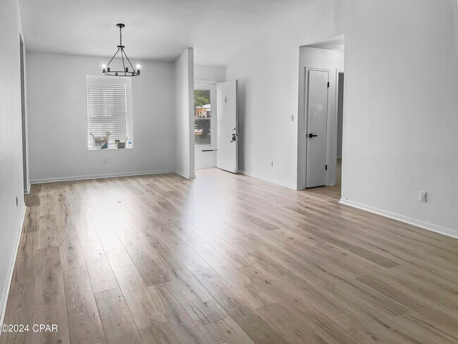 Photo - 115 Christopher Dr