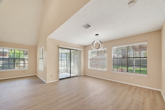 Photo - 814 Heathgate Dr