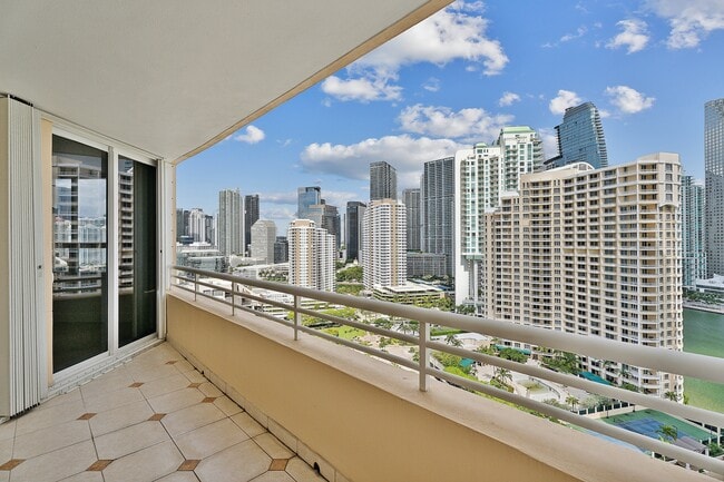 Photo - 808 Brickell Key Dr Unidad 2207