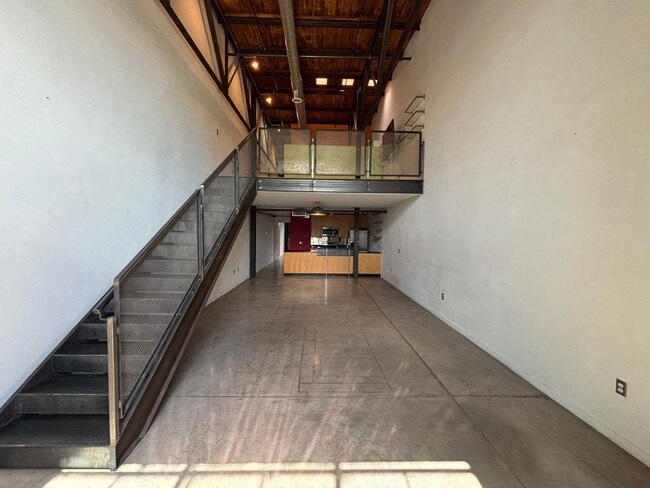 Photo - 1001 E 17th St