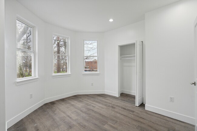 Photo - 5139 Pine St Unidad 2