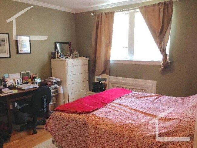 Photo - 251 Kelton St