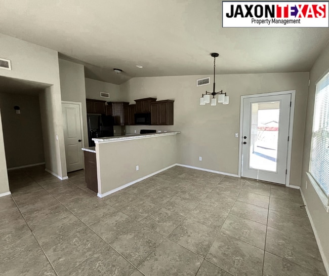 Photo - 5938 Megan St