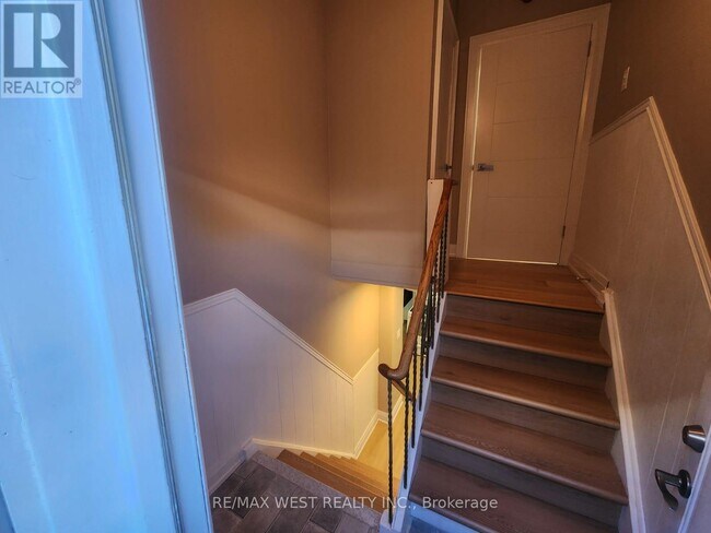 Photo - 44 Landron Crescent