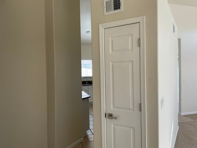 Building Photo - 4307 E South Fork Dr