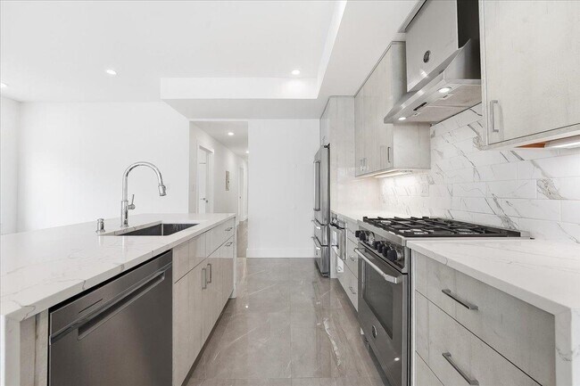 Photo - 290 Griffith St Unit 201
