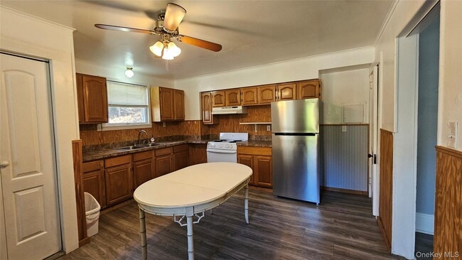 Photo - 130 Hortonville Main St Unit front