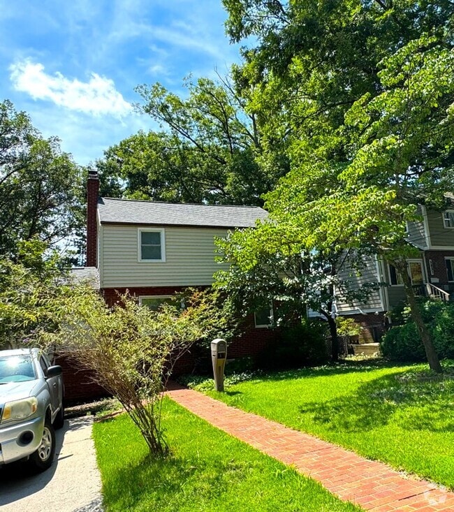 Building Photo - Lovely 3 BR/2 BA Single-Family Home in Che...
