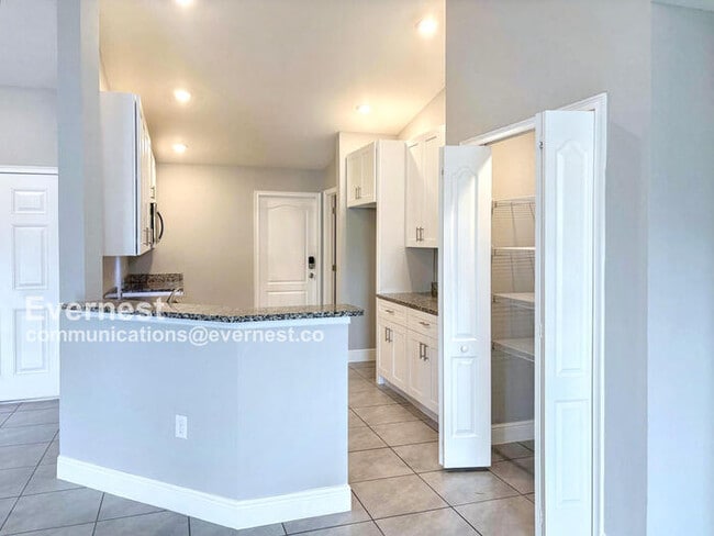 Photo - 518 Bristol Cir