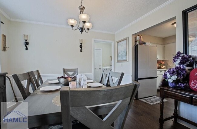 Photo - Charming 3 Bedroom, 2 Bath Home! Enjoy a c...