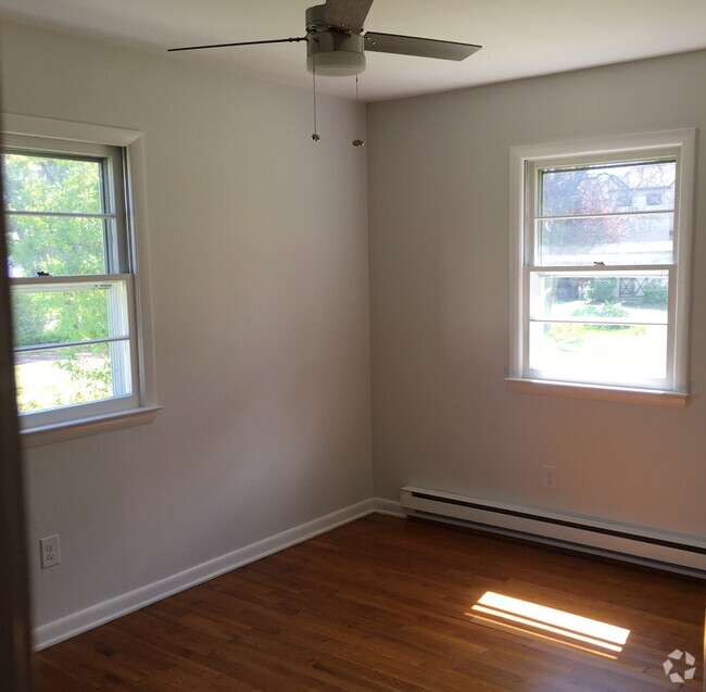 Building Photo - 17 8th St Rental