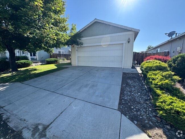 Building Photo - 9587 Autumn Leaf Way Rental