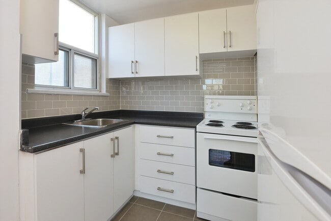 Photo - 85 Lowther Avenue