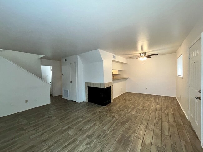 Building Photo - 8038 Sands Point Dr Unit B