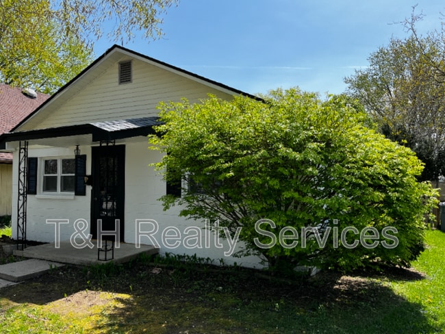 129 W Neal St