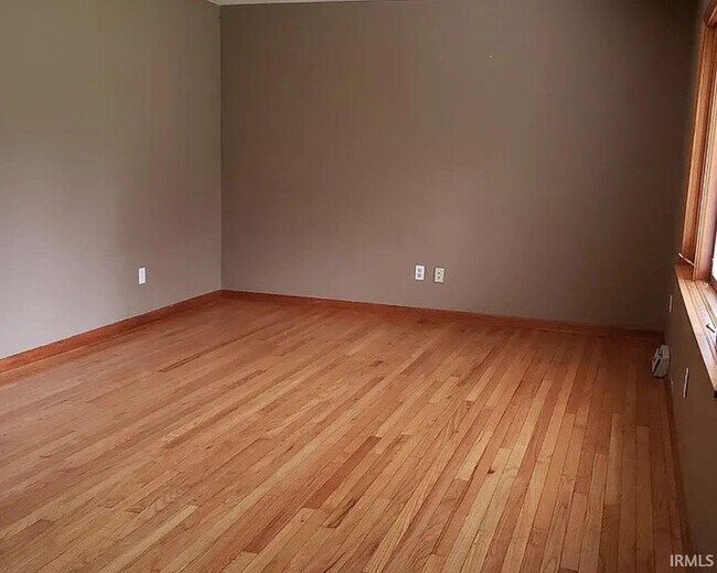 Photo - 117 N Hillsdale Dr