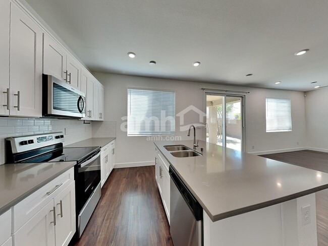 Photo - 4832 Blushing Star St