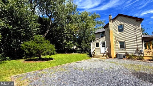 223 S Main St