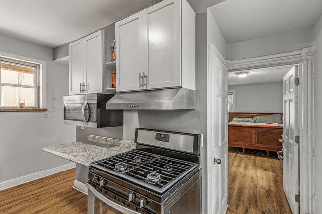 Photo - 921 20th Ave NE Unit 1