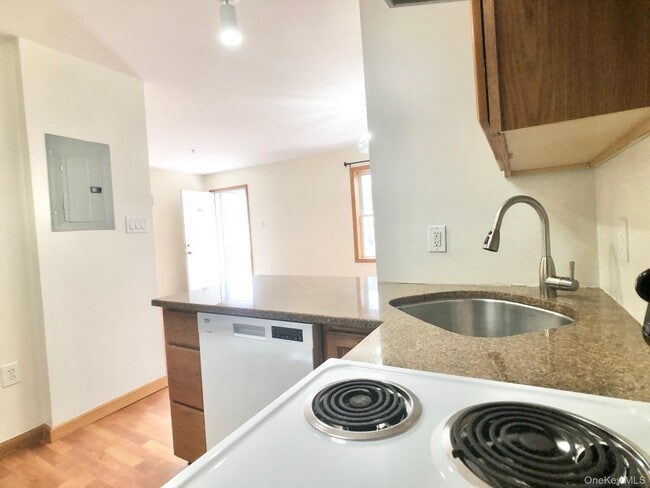 Building Photo - 331 W Post Rd Unit A Rental