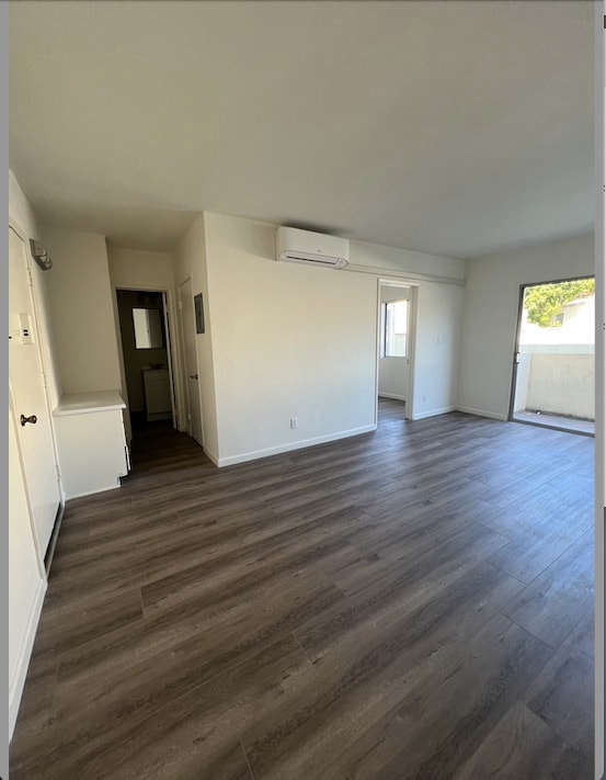 104: área de estar/dormitorio - 802 N West Knoll Dr