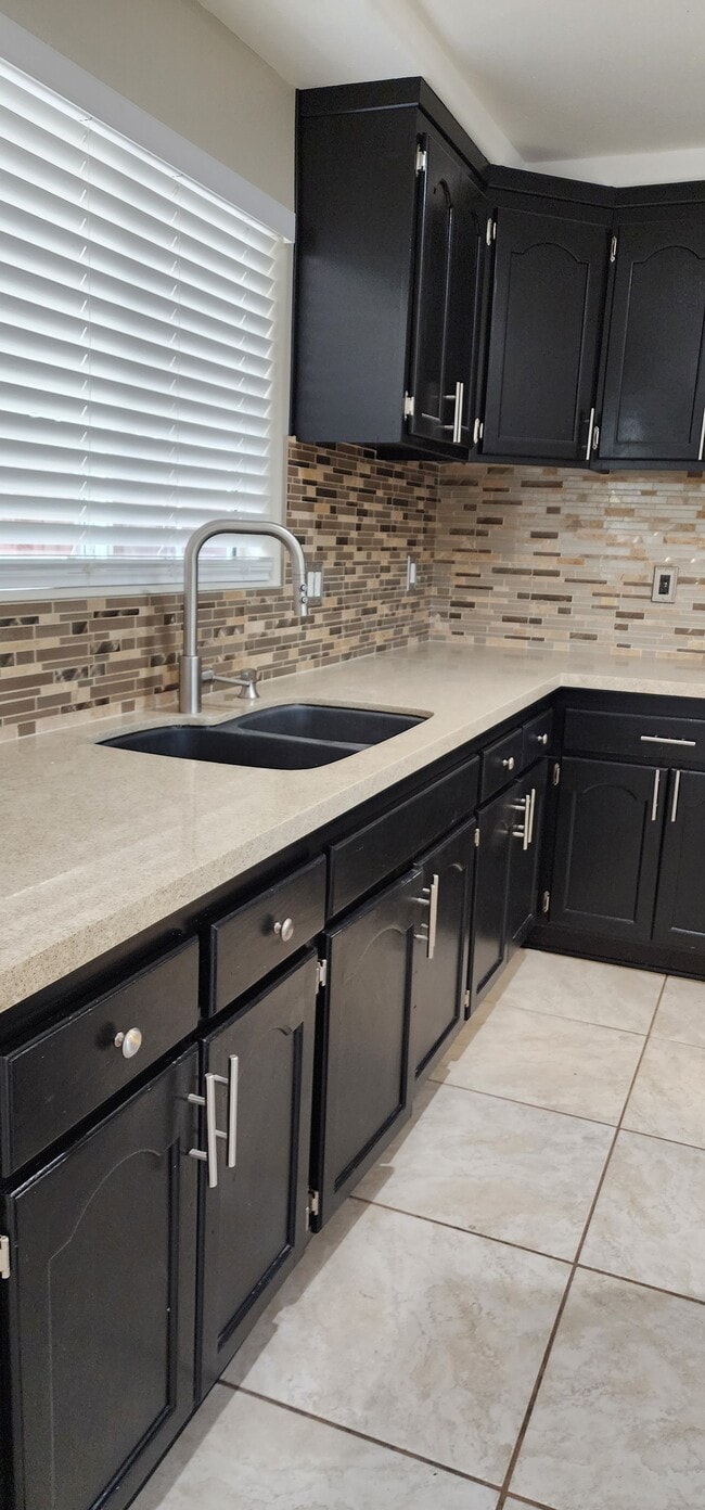 Photo - 10405 Anzac Ave Unit 10405