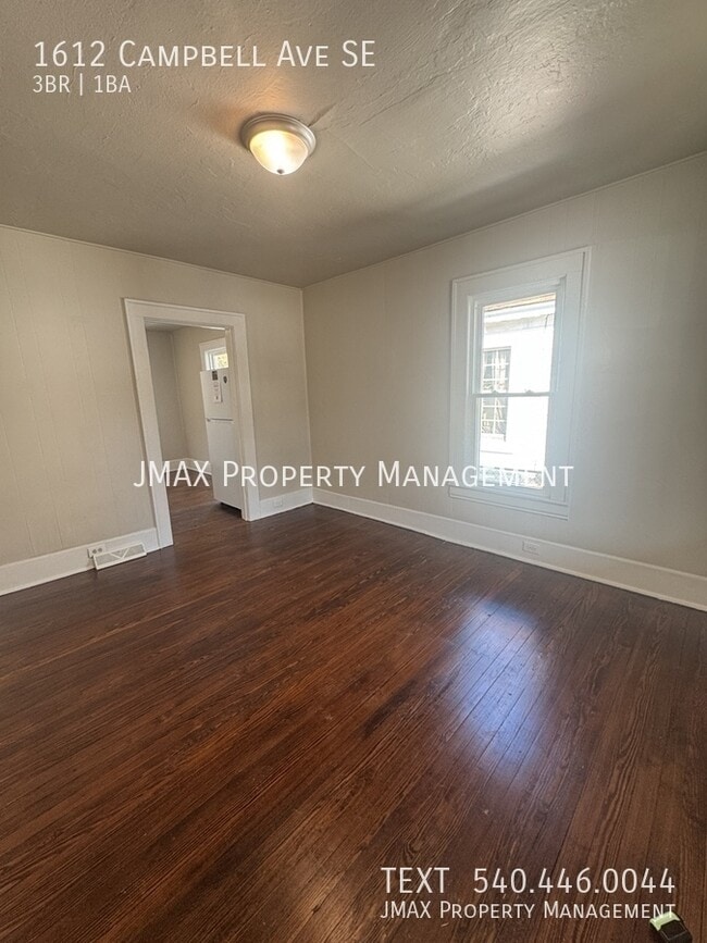 Photo - 1612 Campbell Ave SE