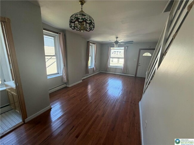 Photo - 704 William St