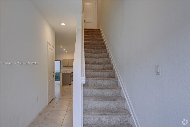 Building Photo - 1170 SW 7th Ct Rental
