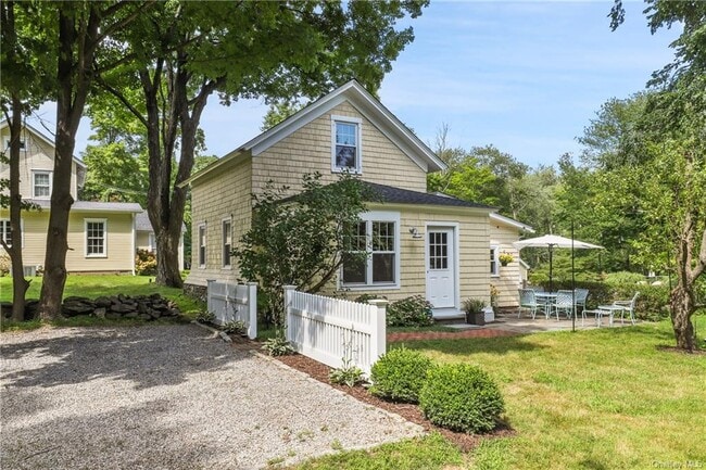 14 West Ln  