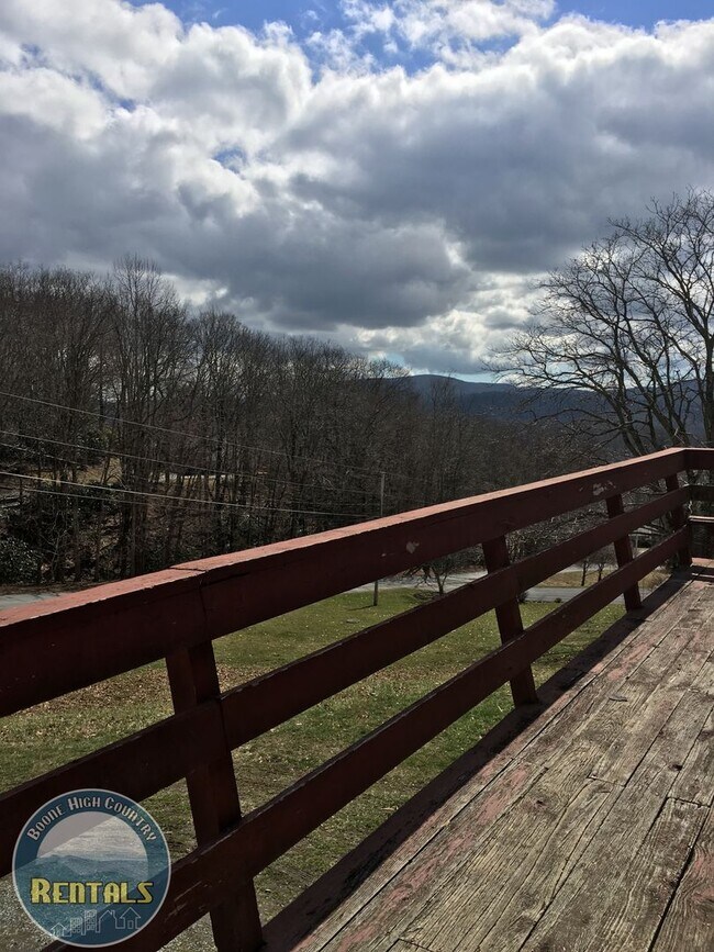 Photo - Upper Duplex off Pinnacle--Close to Campus!