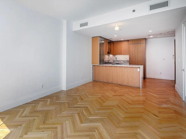 Building Photo - 300 W 122nd St Unit 5M