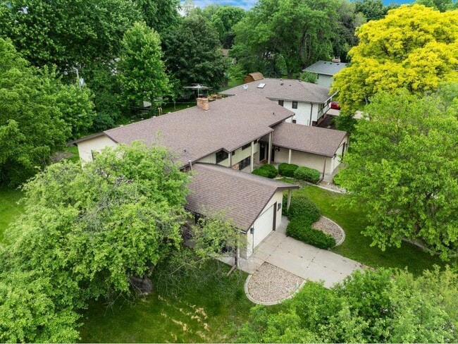 Photo - 3308 Roosevelt Ct NE