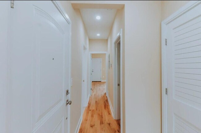 Photo - 32 Irving St