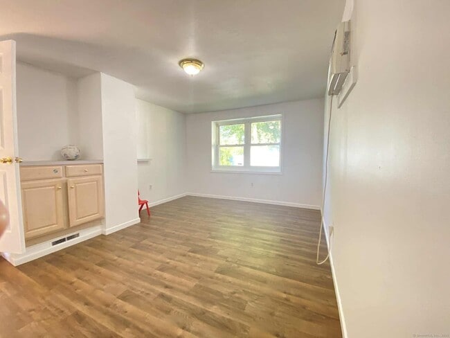 Photo - 19 Dartmouth Ln