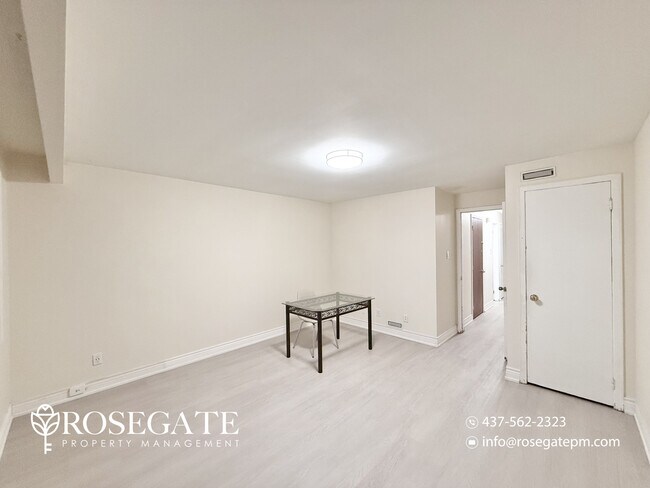 Photo - Spacious 2-Bedroom Main Level Apartment with In-Unit Laundry & Parking – Scarborough Unité 3