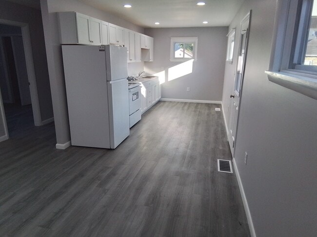 Photo - 322 E Main St