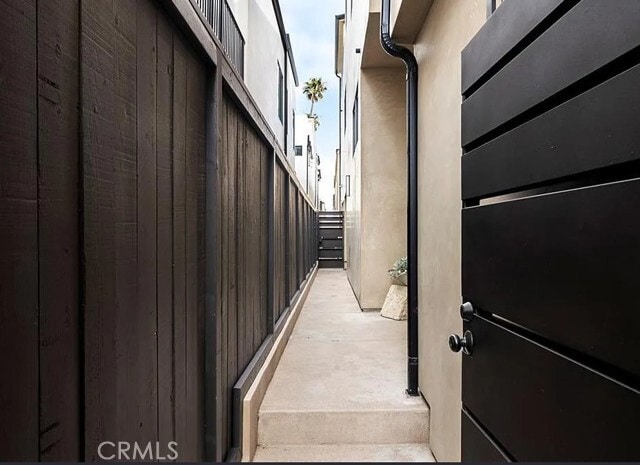 Photo - 428 1/2-422 Fernleaf Ave