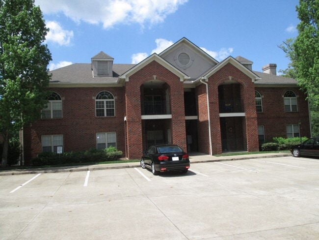 Building Photo - LOVELY 2 BEDROOM CONDO OFF LYONS VIEW!!!
