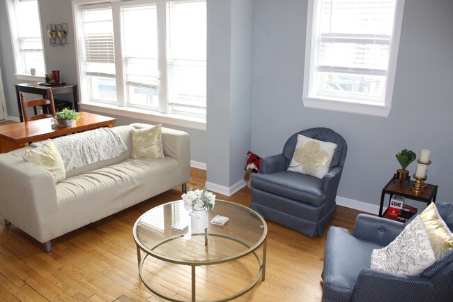 Photo - 3745 W Argyle St Unit 1