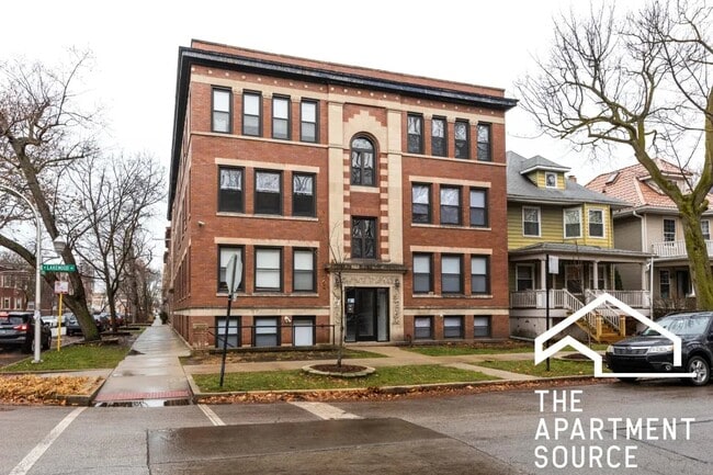 Building Photo - 6257 N Lakewood Ave Unit 6257 North Lakewood Avenu