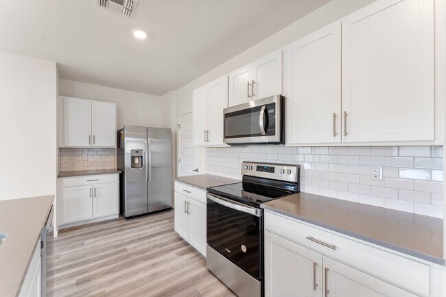 Stylish 4-Bedroomf in Summerly, Saint Cloud - Minutes from Lake Nona. Available after August 10!