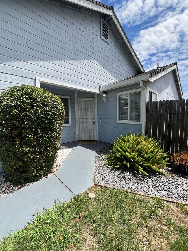 Photo - $2450 - 3 Bed/2 Bath Home in a Beautiful Neighborhood