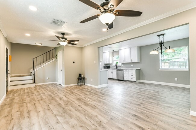 Photo - 207 Woodvale Dr